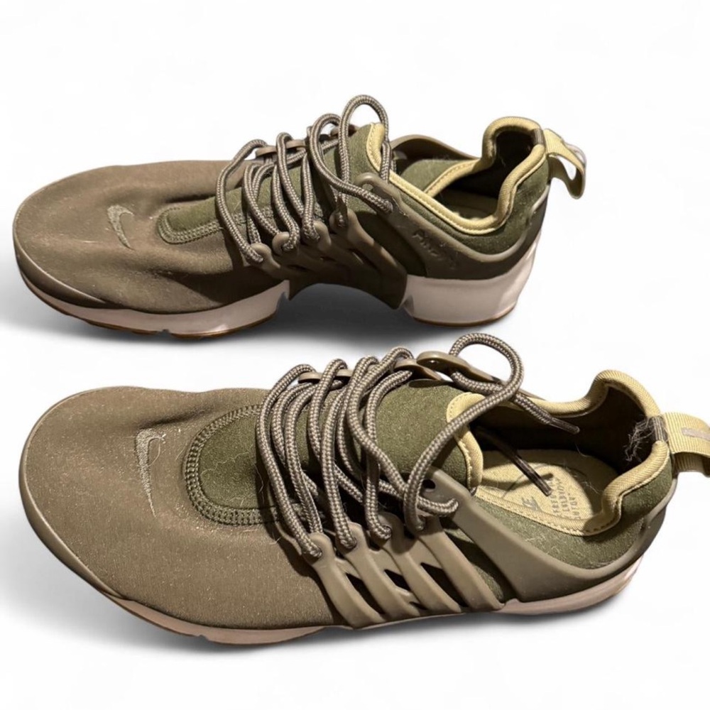 Nike Unisex Olive Green Athletic